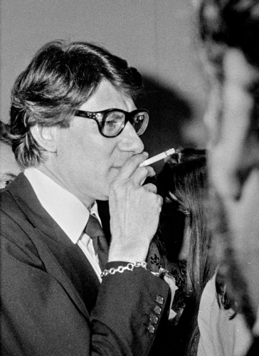 25-Yves-Saint-Laurent-Paris